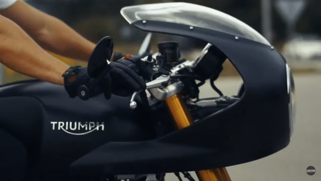 Triumph Thruxton 400 Front look
